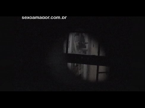 ❤️ Hoʻopaʻa malū ʻia ʻo Blondie e kahi voyeur kaiāulu i hūnā ʻia ma hope o nā pōhaku lepo ️❌ Ano porn ia makou ﹏